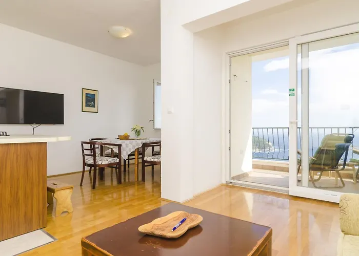 Two-bedroom With Terrace And Sea View Appartement *