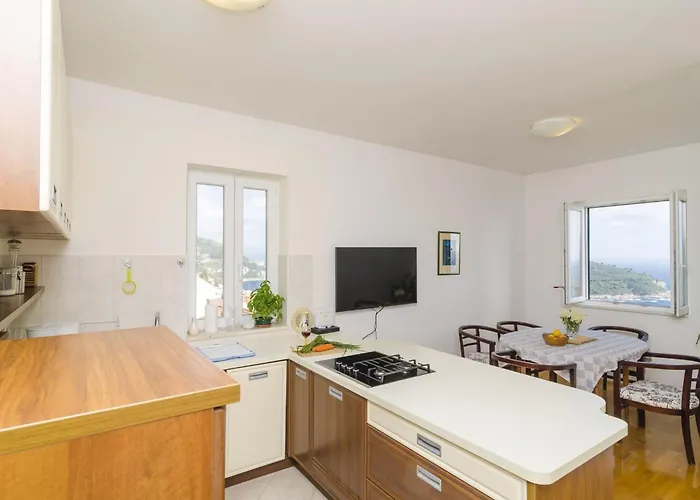 Two-bedroom With Terrace And Sea View Appartement *