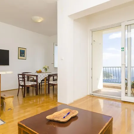 Two-bedroom With Terrace And Sea View Apartmán *