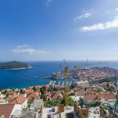 Apartmán Two-bedroom With Terrace And Sea View